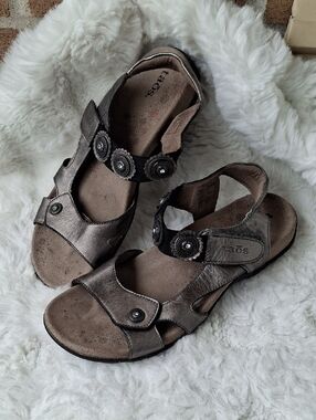 Taos Eden 2 Pewter Leather Embellished Comfort Sandals - Size 9  EU 40